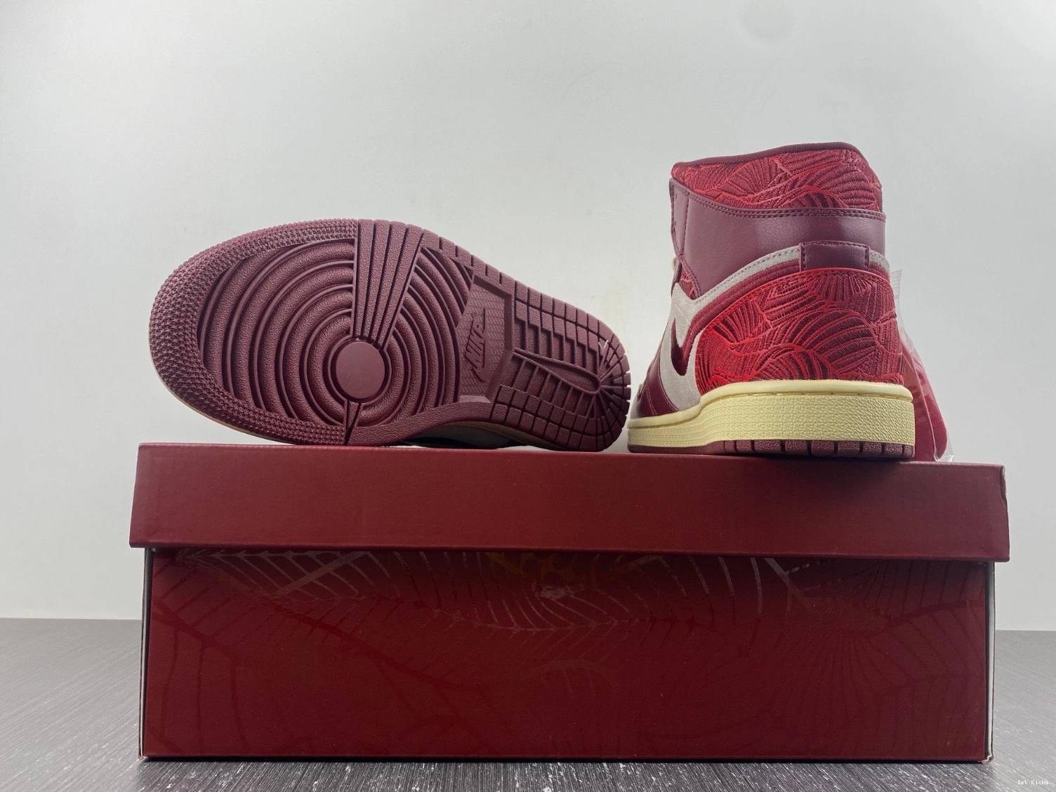 Jordan DZ2820-601 Leaf